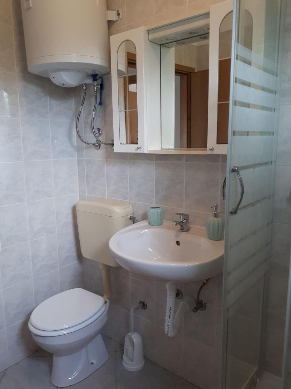 Apartments Branko Povljana Bagian luar foto